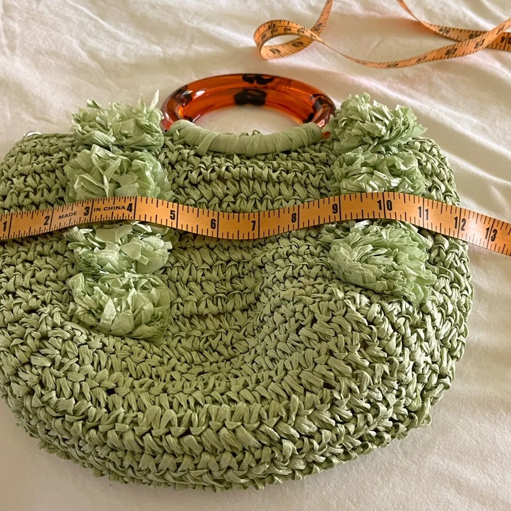 Green Rafia Handbag with Tortoise Shell Handle. Will accommodate shoulder strap! - Picture 6 of 7